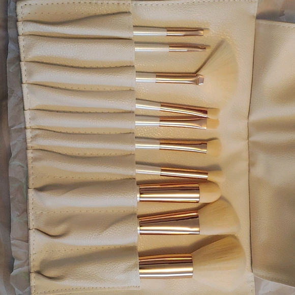 Makeup Brush Clutch - Picture 3 of 3
